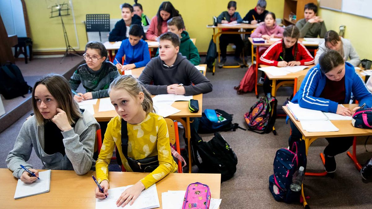 Ukrajinské děti budou mít v Česku víc času na výuku. Omezí se učení online